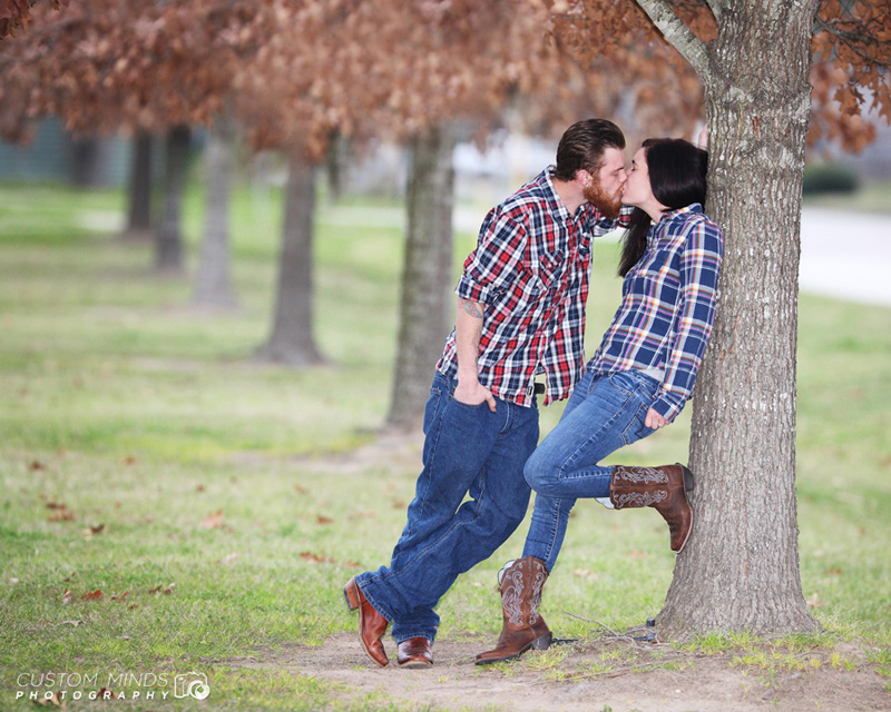 kissing by a tree in katy texas