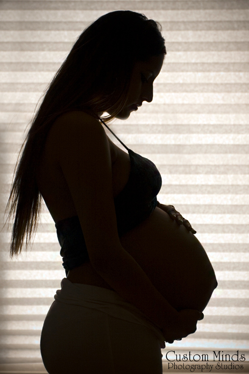maternity silhouette of mom