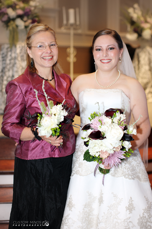 Bride and Mother of the Bride in Spring Texas wedding