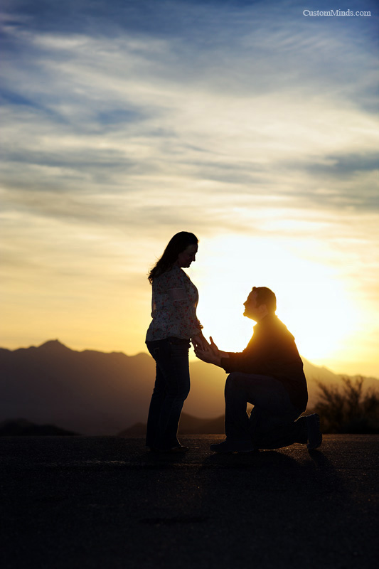 Proposing at the begining of the Pheonix Arizona engagement session