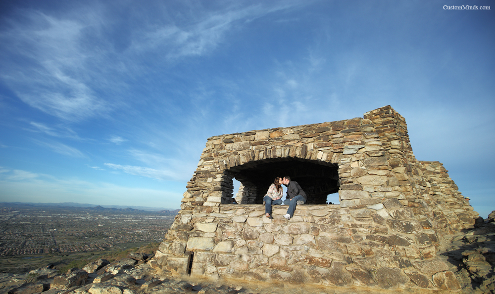 Kissing during a Pheonix Arizona engagement session