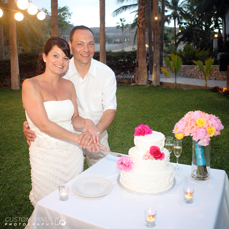 Bride and Groom cut their cake during the wedding reception in Cabo San Lucas Mexico