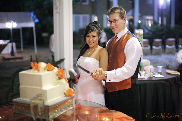 Bride and Groom cutting the cake in Friendswood Texas